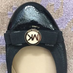 NWOT Michael Korda black patent flats